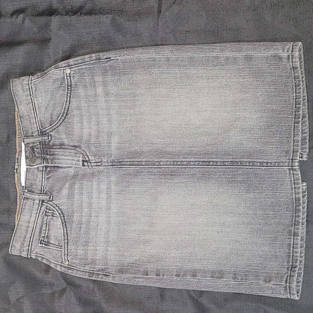 Old Navy grey denim skirt 20"